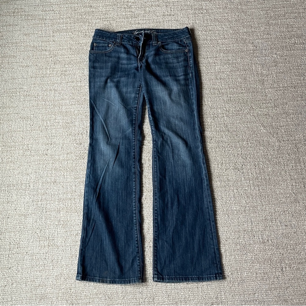 American Eagle straight leg low waisted jeans